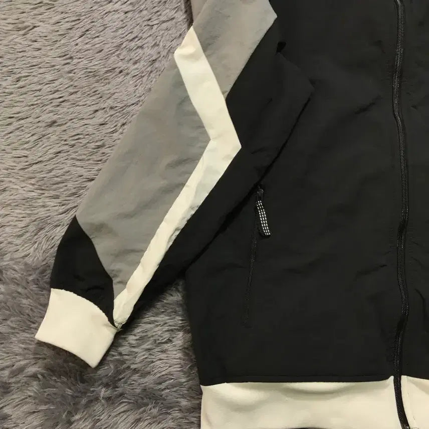 [SOLD OUT] [[L, A급] 아디다스(ADIDAS) EQT 윈드 자켓/바람막이
