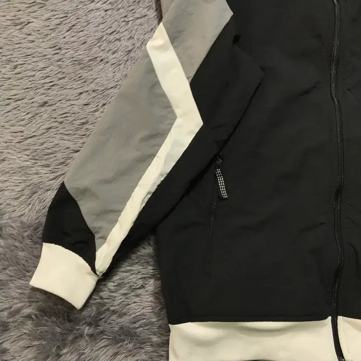 [SOLD OUT] [[L, A급] 아디다스(ADIDAS) EQT 윈드 자켓/바람막이