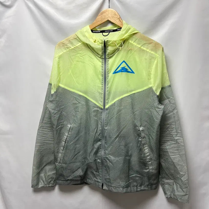 [SOLD OUT] [정품/M] 나이키 트레일 스우시 윈드러너 런닝 바람막이