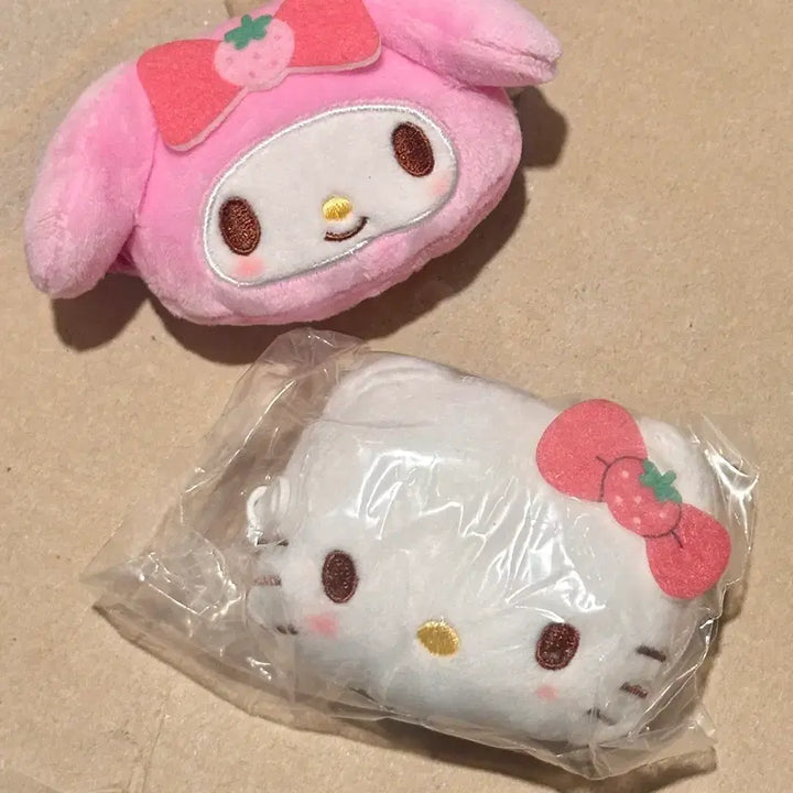 [BUNJANG] Sanrio Strawberry Ichigo Reversible Gacha Keyring Coin Purse / 산리오 리버시블 딸기 이치고 가챠 키링 동전지갑 마이멜로디 헬로키티