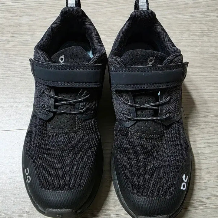 [SOLD OUT] ON 온 러닝화 블랙 벨크로 운동화 19.2cm