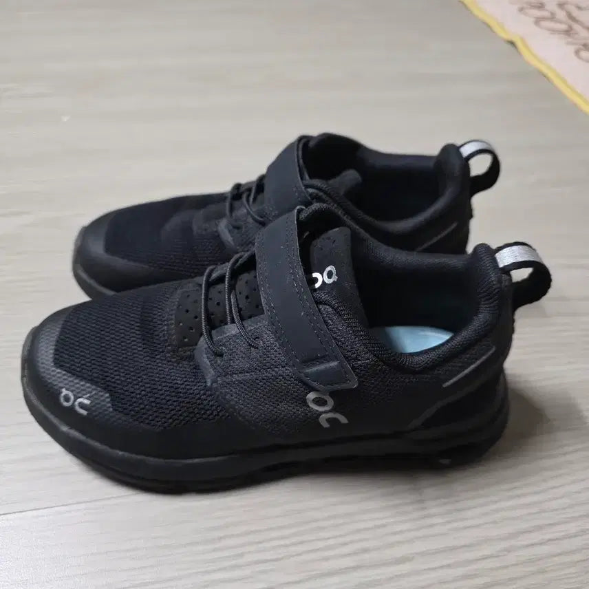 [SOLD OUT] ON 온 러닝화 블랙 벨크로 운동화 19.2cm