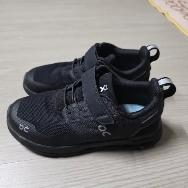 [SOLD OUT] ON 온 러닝화 블랙 벨크로 운동화 19.2cm