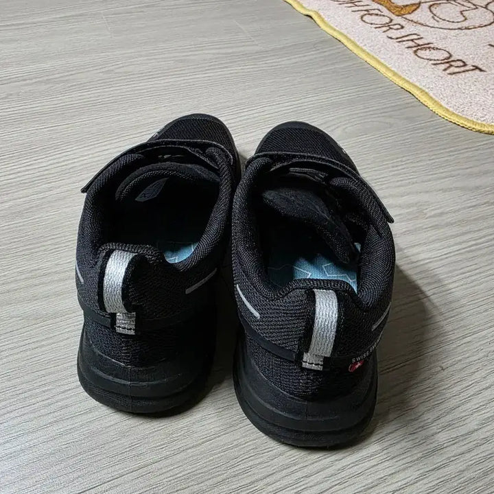 [SOLD OUT] ON 온 러닝화 블랙 벨크로 운동화 19.2cm