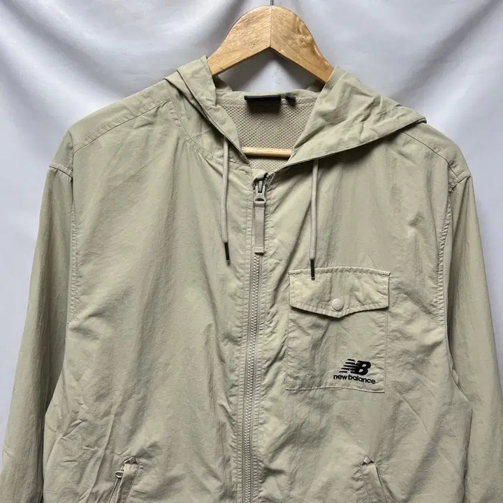 [SOLD OUT] [정품/M] 뉴발란스 트레이닝 베이지 우븐 바람막이