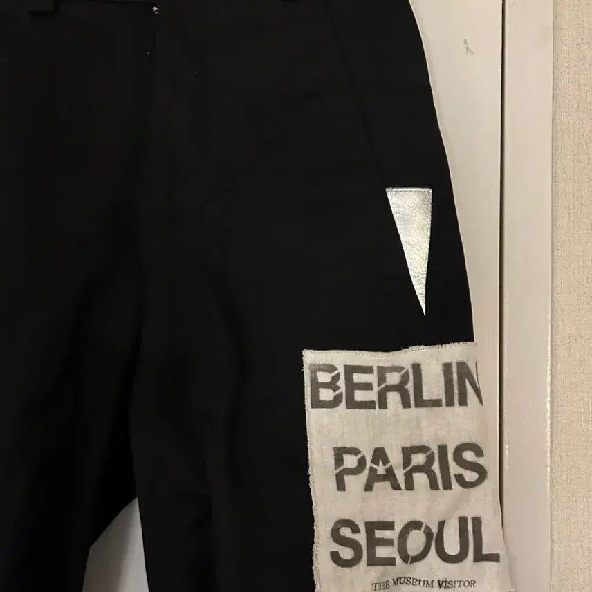 [SOLD OUT] 더뮤지엄비지터 베를린 팬츠 블랙