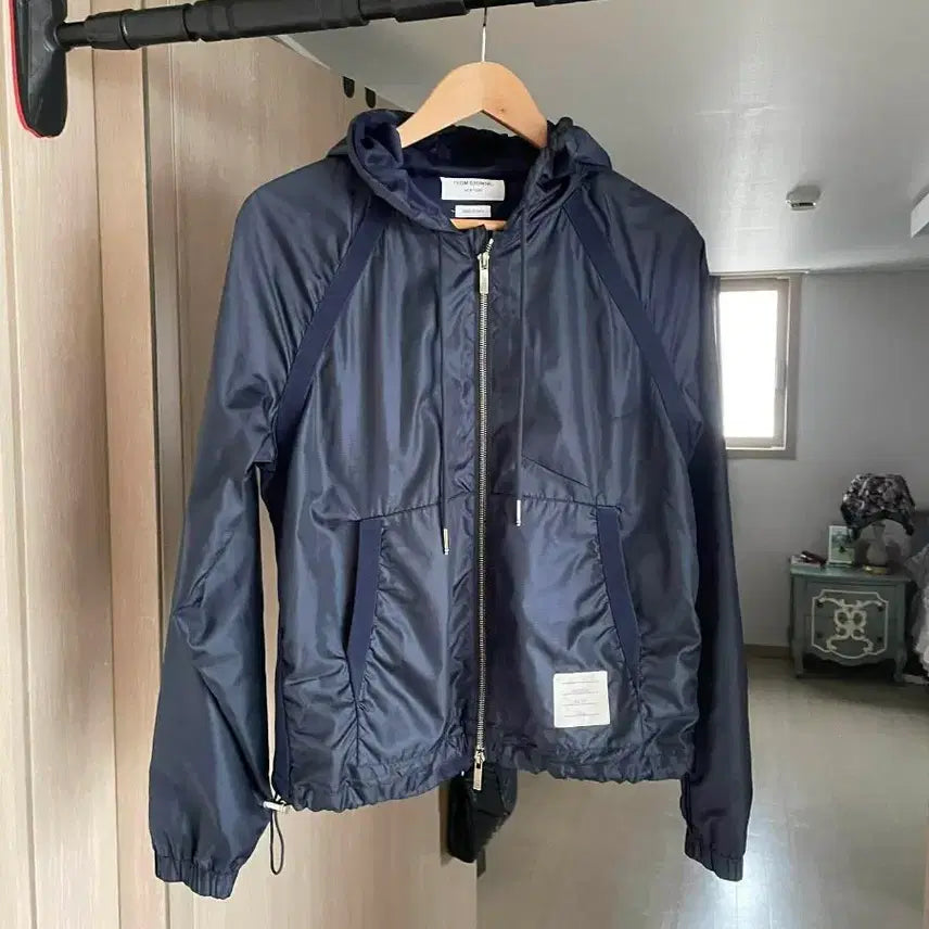 [SOLD OUT] 톰브라운 백삼선 바람막이자켓 1사이즈