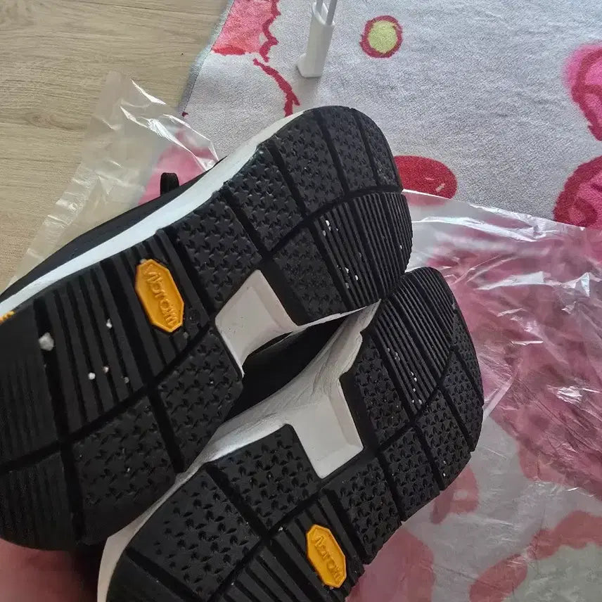 [BUNJANG] Dynafit Black Sneakers 230 / 다이나핏 운동화 블랙   230