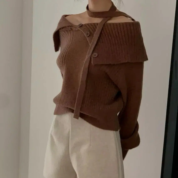 [BUNJANG] Loose Fit Off-Shoulder Tie Button Knit Top / 봄 루즈핏 타이 버튼 단추 오프숄더 니트 꽃놀이룩 벚꽃룩 에이블리