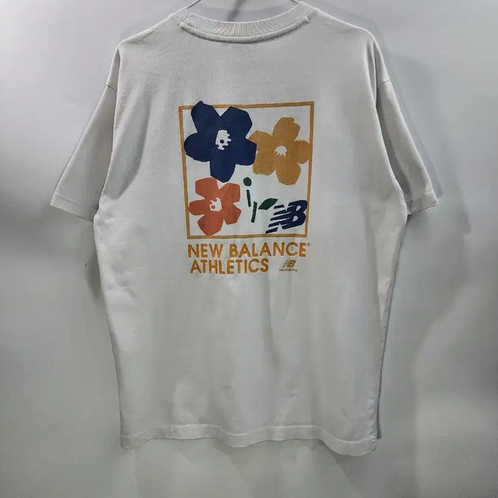 [BUNJANG] New Balance Athletics Flower Back Print T-shirt (Ivory) / [95] 뉴발란스 애슬레틱스 플라워 백프린트 반팔티 오버핏 아이보리 1.