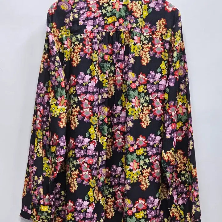 [BUNJANG] Vicolique Floral Rayon Blouse / 비꼴리끄  플라워 레이온 블라우스