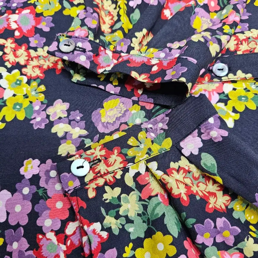 [BUNJANG] Vicolique Floral Rayon Blouse / 비꼴리끄  플라워 레이온 블라우스