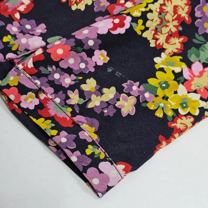 [BUNJANG] Vicolique Floral Rayon Blouse / 비꼴리끄  플라워 레이온 블라우스