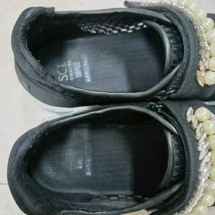 [BUNJANG] Suecomma Bonnie Pearl Embellished Sneakers 245 / 슈콤마보니 진주 장식 스니커즈 245