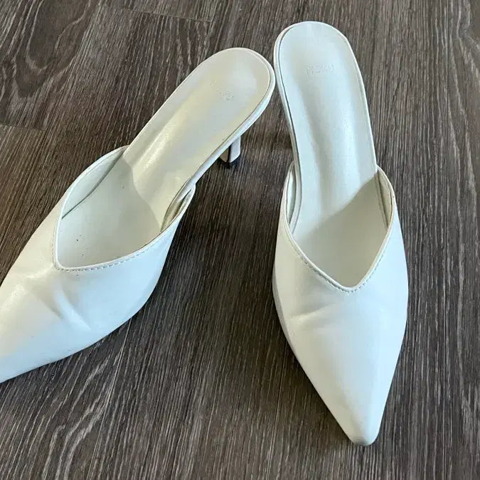 [SOLD OUT] ITSHU 흰색 뮬 힐 슈즈 230