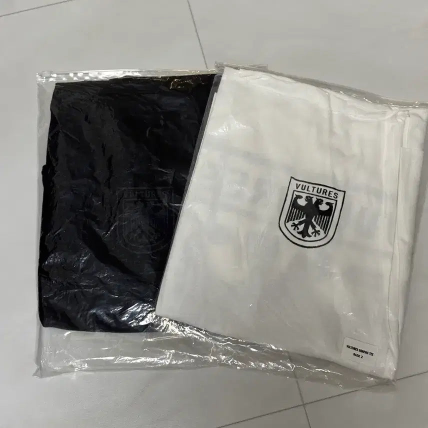 [BUNJANG] Kanye Vultures Graphic T-shirt White / [2] 칸예 벌쳐스 그래픽 티셔츠 화이트