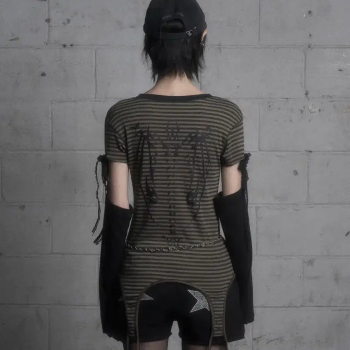 [BUNJANG] London Perfumes Archive Stripe Ribbon Arm Sleeve Top / 런던파퓸스 아카이브 STRIPE RIBBON ARM SLEEVE TOP