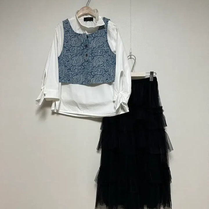 [BUNJANG] Rose Embroidery Denim Crop Bustier / 장미자수 데님 크롭 뷔스티에