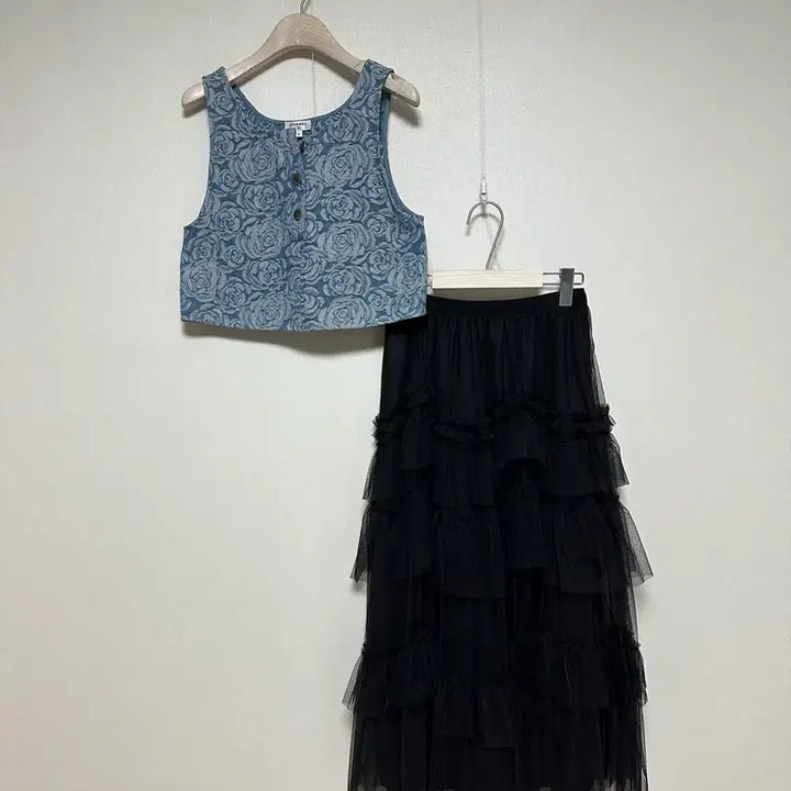 [BUNJANG] Rose Embroidery Denim Crop Bustier / 장미자수 데님 크롭 뷔스티에
