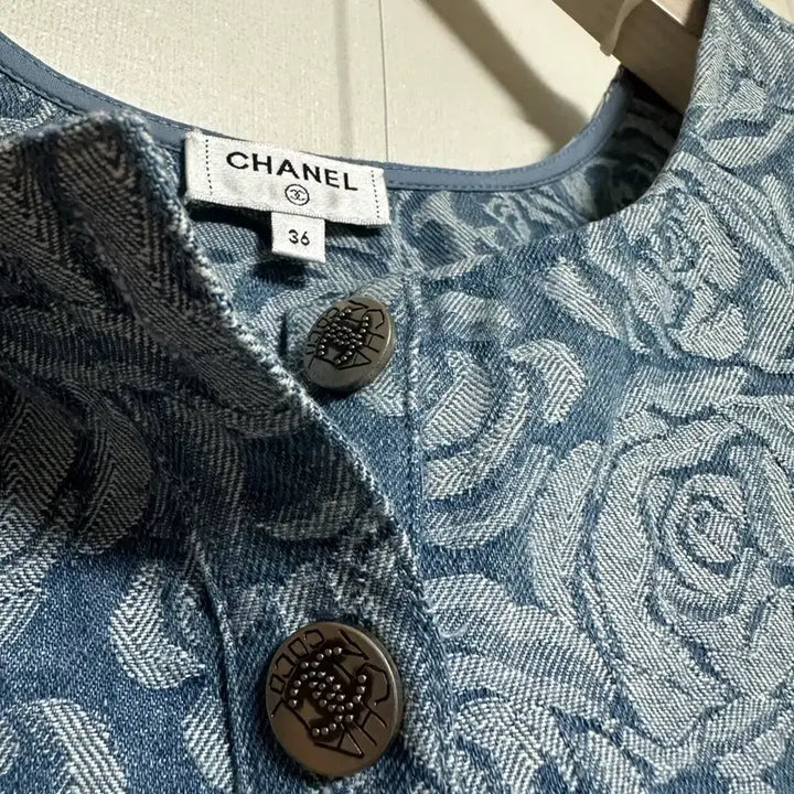[BUNJANG] Rose Embroidery Denim Crop Bustier / 장미자수 데님 크롭 뷔스티에