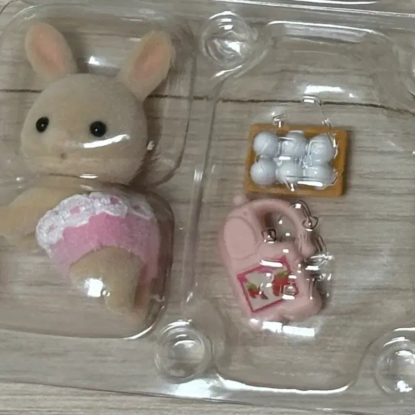 [BUNJANG] Sylvanian Families Milk Rabbit Figure / 실바니안 블라인드백 계란 밀크 토끼