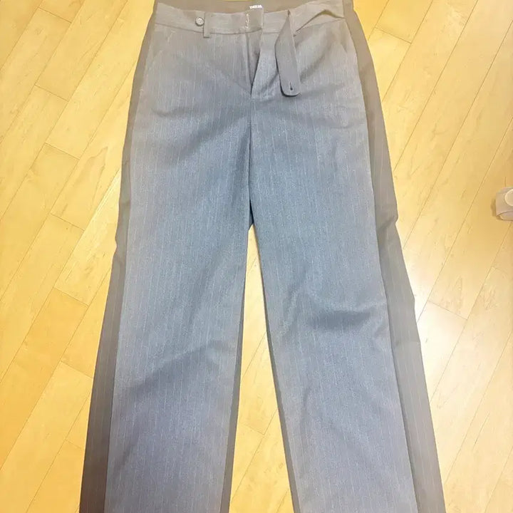 [BUNJANG] The Ilma Signal Twist Pants / 더일마 시그널 트위스트 팬츠