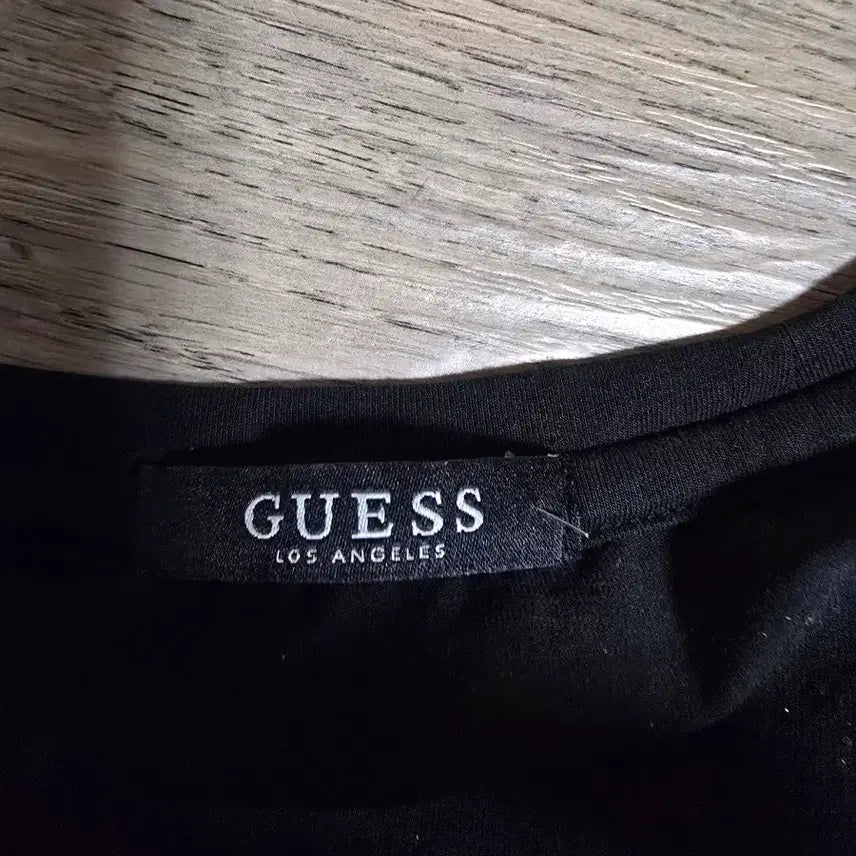 [SOLD OUT] 게스 반팔티 블랙 XS