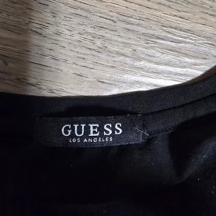 [SOLD OUT] 게스 반팔티 블랙 XS