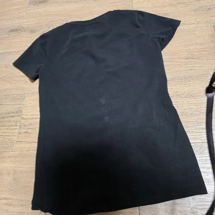 [SOLD OUT] 게스 반팔티 블랙 XS