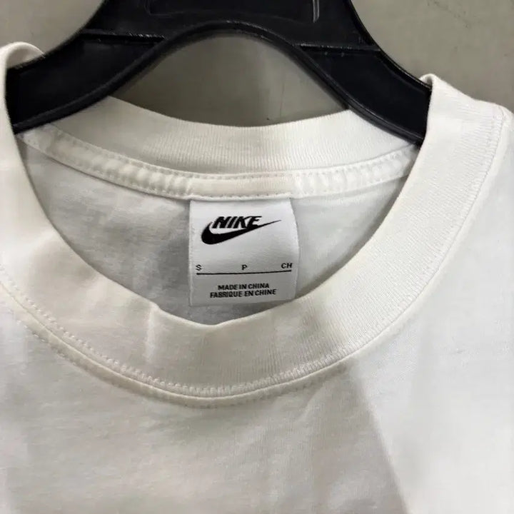 [BUNJANG] Nike New Back Print T-shirt (S) / 만원샵 나이키 신형 백프린팅 반팔티 S