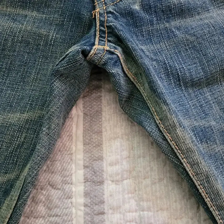 [BUNJANG] Edwin Japan Distressed Vintage Wash Straight Jeans / 에드윈 재팬 Edwin 디스리페어 빈티지연청워싱 스트레이트진 31사이즈