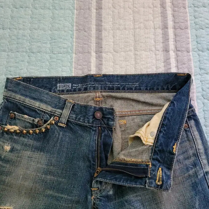 [BUNJANG] Edwin Japan Distressed Vintage Wash Straight Jeans / 에드윈 재팬 Edwin 디스리페어 빈티지연청워싱 스트레이트진 31사이즈
