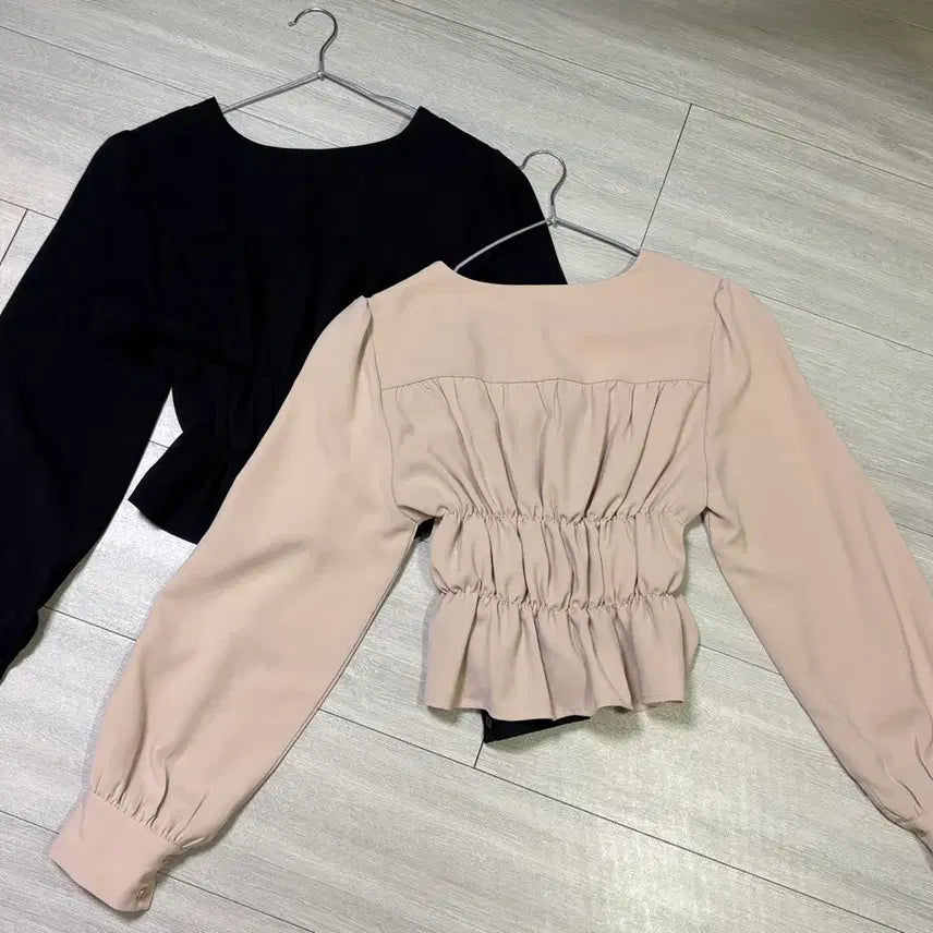 [BUNJANG] IU Shirring Square Neck Blouse / iu 블랙/베이지 셔링 스퀘어넥 블라우스 2개