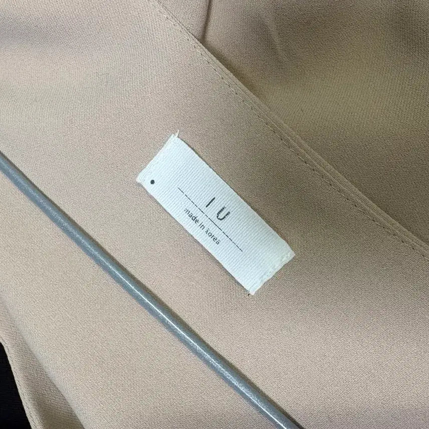 [BUNJANG] IU Shirring Square Neck Blouse / iu 블랙/베이지 셔링 스퀘어넥 블라우스 2개