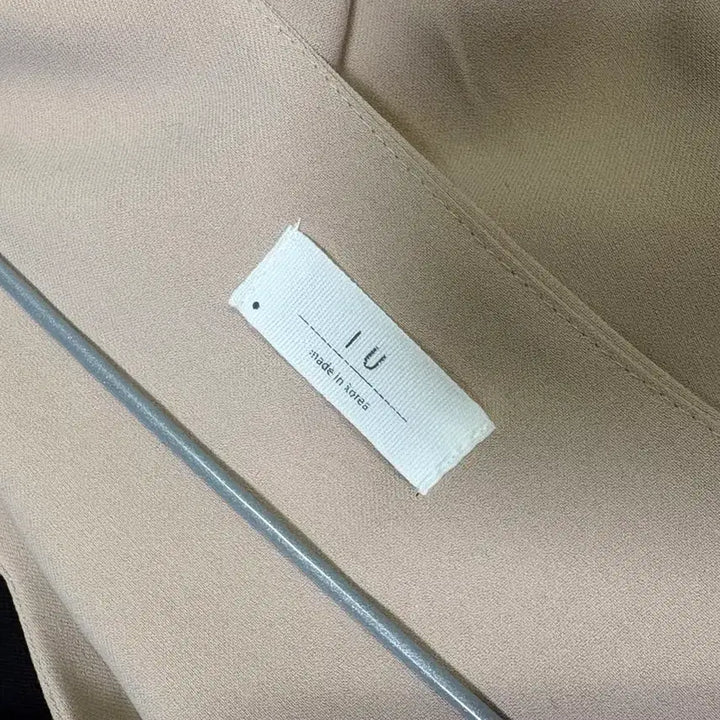 [BUNJANG] IU Shirring Square Neck Blouse / iu 블랙/베이지 셔링 스퀘어넥 블라우스 2개
