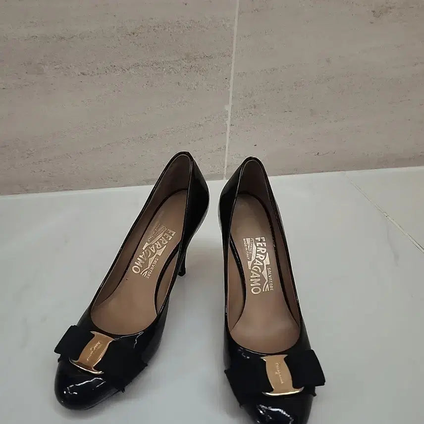 [BUNJANG] Ferragamo Basic Black Heel Pumps / ferragamo 페레가모 기본블랙 힐 페라가모 구두