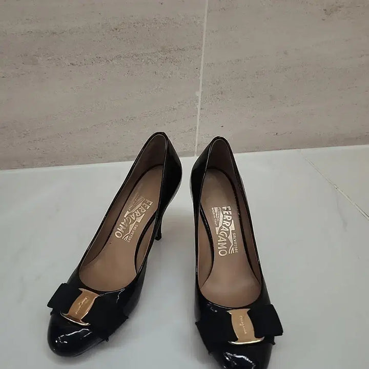 [BUNJANG] Ferragamo Basic Black Heel Pumps / ferragamo 페레가모 기본블랙 힐 페라가모 구두