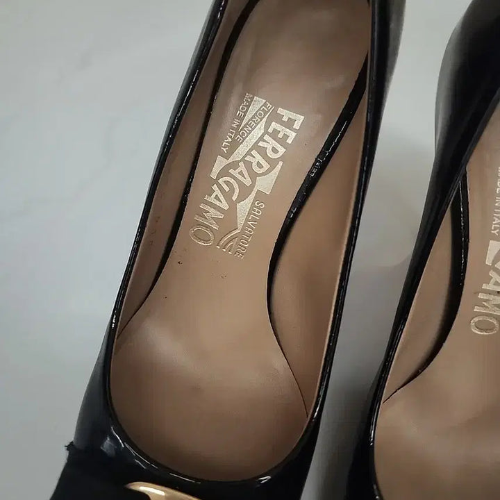 [BUNJANG] Ferragamo Basic Black Heel Pumps / ferragamo 페레가모 기본블랙 힐 페라가모 구두