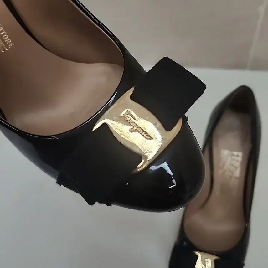 [BUNJANG] Ferragamo Basic Black Heel Pumps / ferragamo 페레가모 기본블랙 힐 페라가모 구두