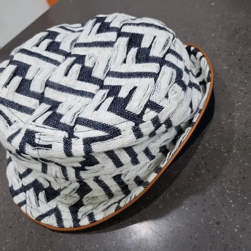 [BUNJANG] Fendi FF Logo Bucket Hat / (정품)펜디 FF 로고 버킷햇 남녀공용 F