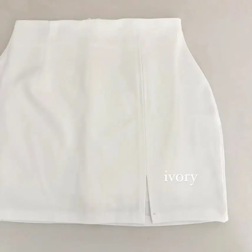 [BUNJANG] Ablly White Slit Skirt (Size S) / [새거] 에이블리 화이트 트임 치마 (S 사이즈)