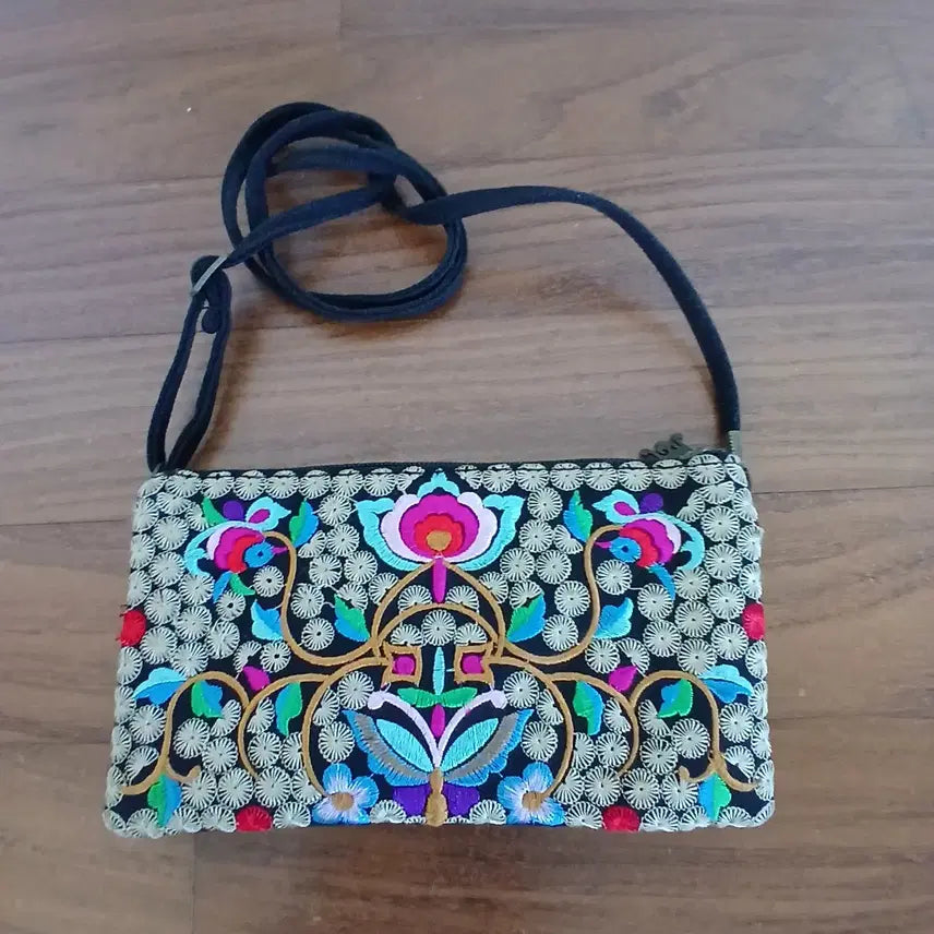 [BUNJANG] Embroidered Floral Crossbody Bag / 26-4 자수 꽃무늬 크로스백 가방