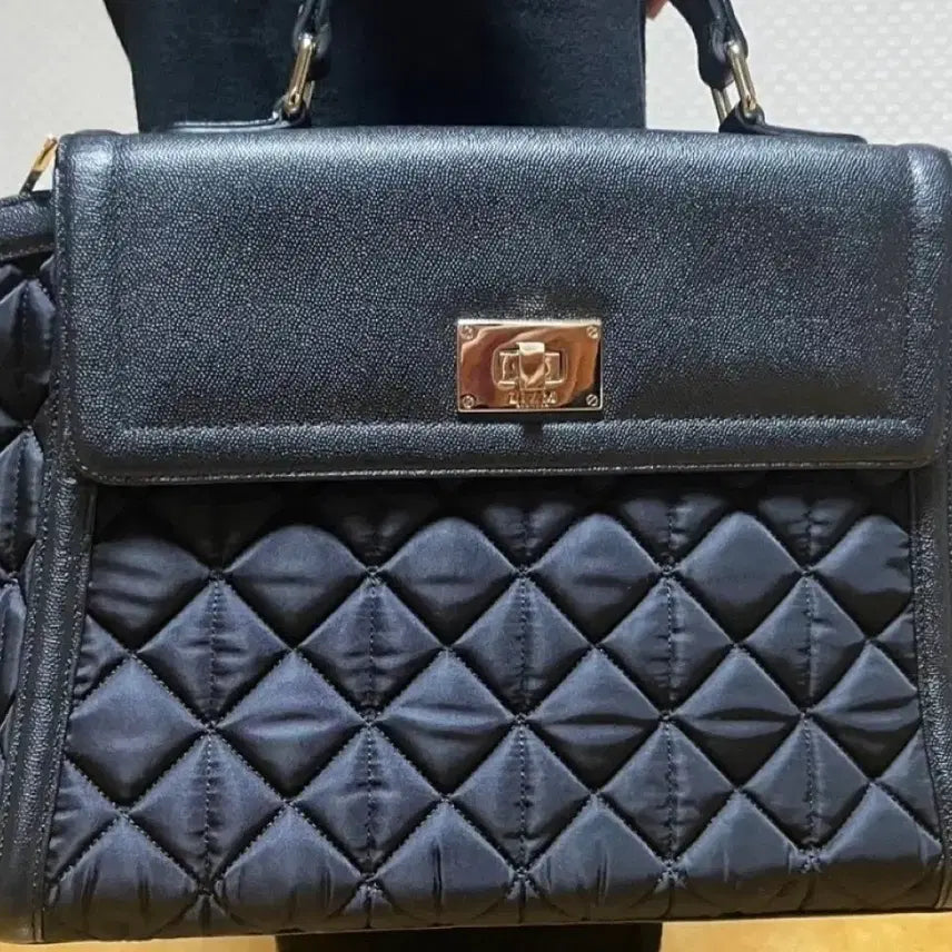 [BUNJANG] Rizmn New York Quilted Handbag Black / 리즘뉴욕 퀼팅 핸드백 블랙 판매