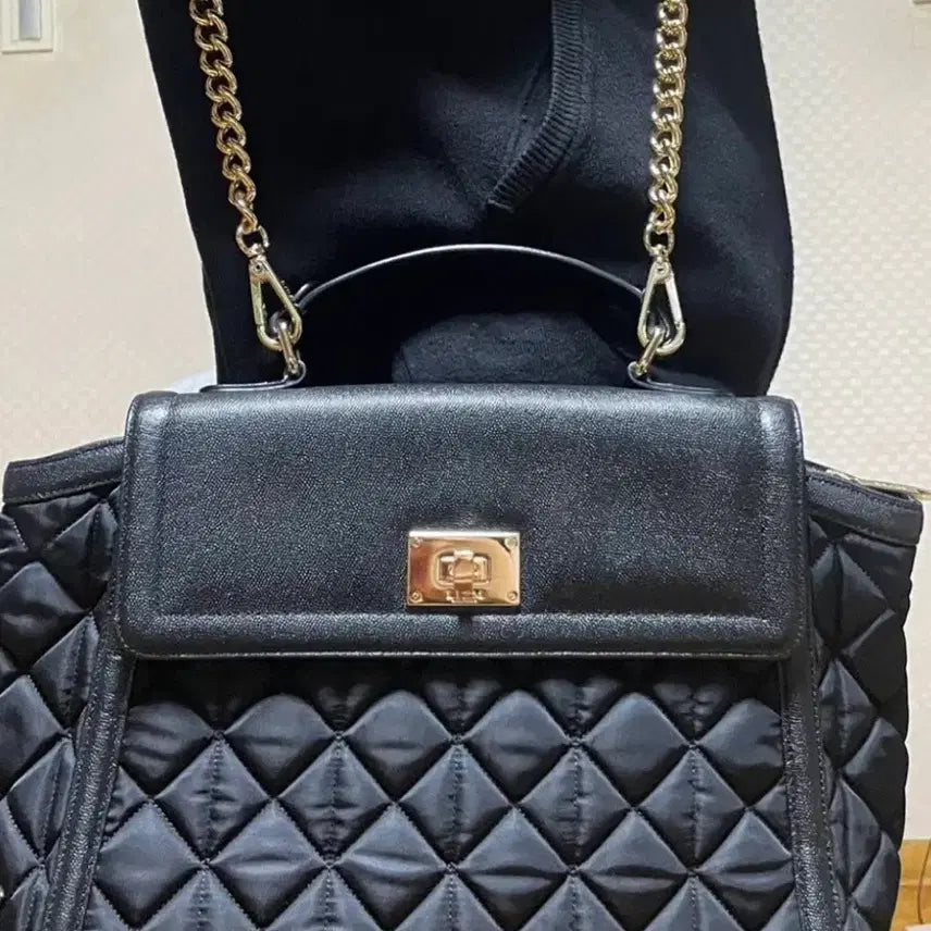 [BUNJANG] Rizmn New York Quilted Handbag Black / 리즘뉴욕 퀼팅 핸드백 블랙 판매