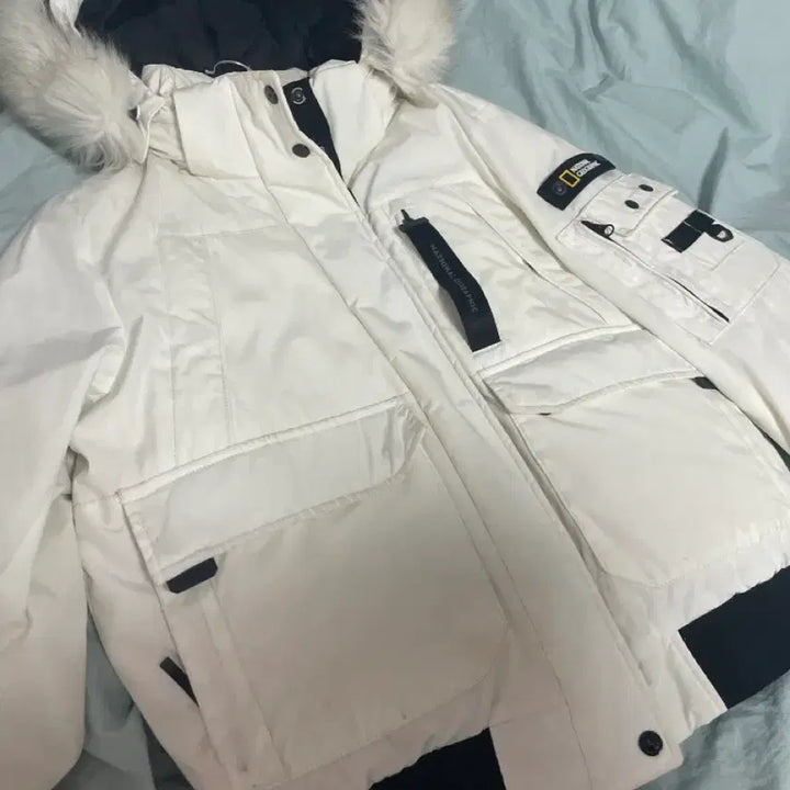 [BUNJANG] National Geographic White Padded Jacket (M) / 내셔널지오그래픽화이트 패딩(M)