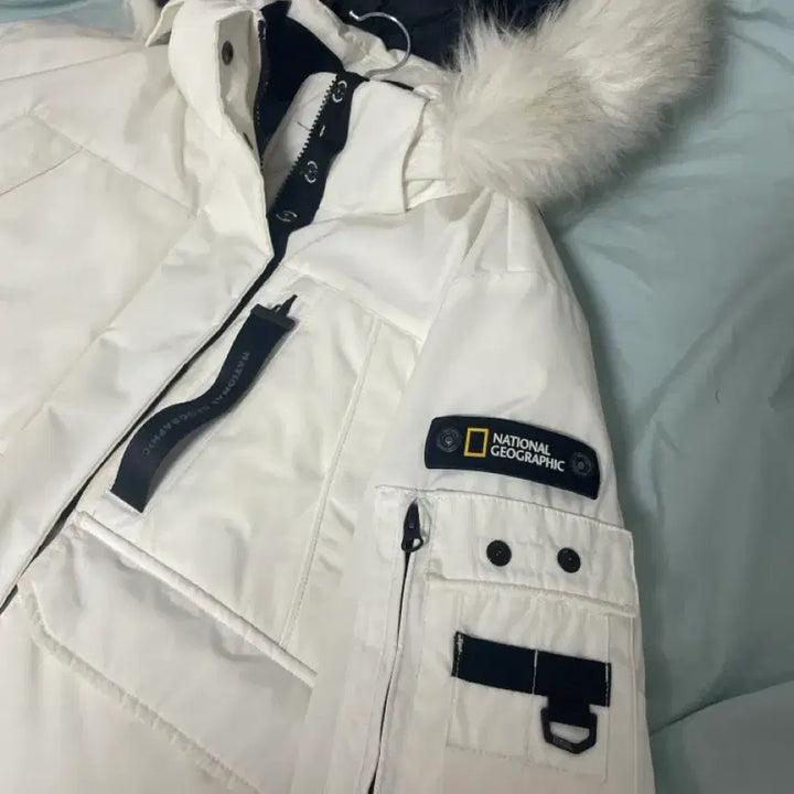 [BUNJANG] National Geographic White Padded Jacket (M) / 내셔널지오그래픽화이트 패딩(M)