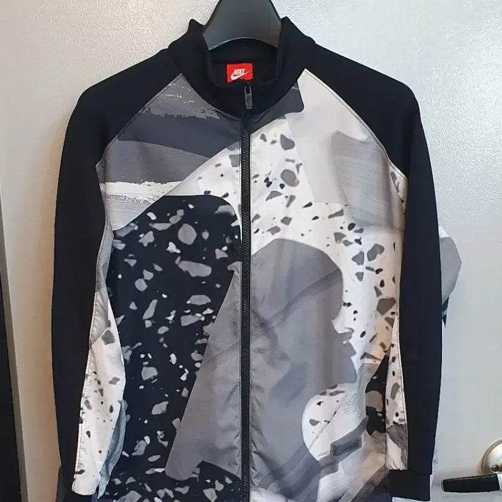 [BUNJANG] Nike Pattern Windbreaker Jacket / 나이키 패턴 바람막이 자켓 M