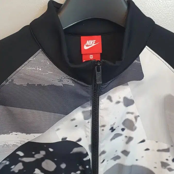 [BUNJANG] Nike Pattern Windbreaker Jacket / 나이키 패턴 바람막이 자켓 M