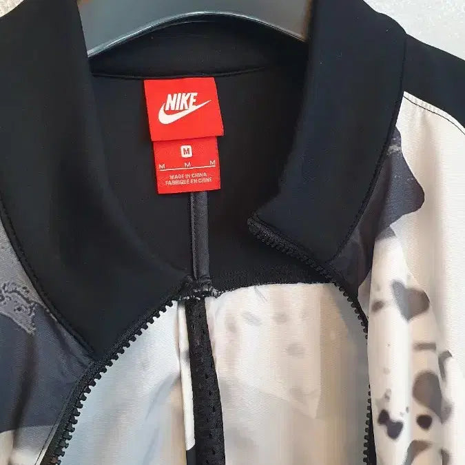 [BUNJANG] Nike Pattern Windbreaker Jacket / 나이키 패턴 바람막이 자켓 M