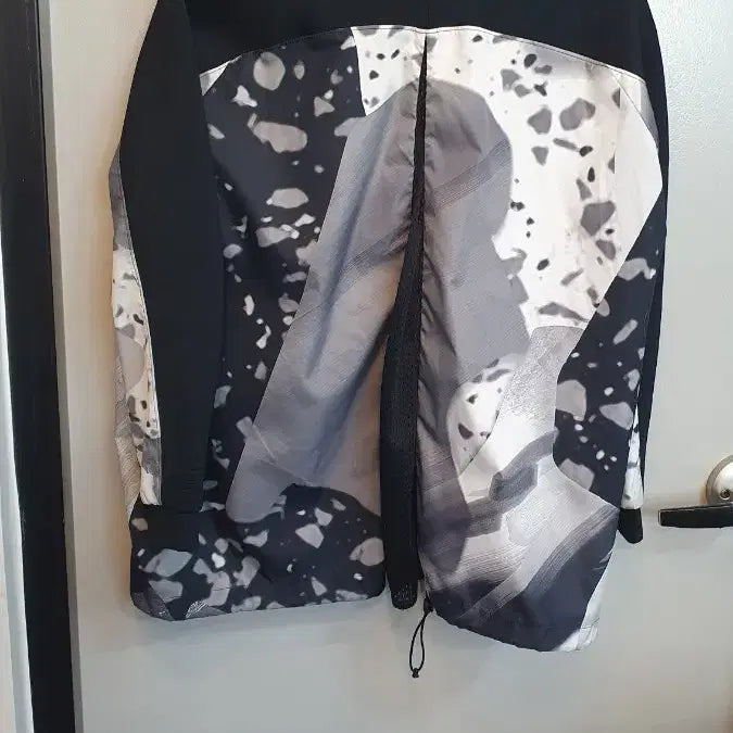 [BUNJANG] Nike Pattern Windbreaker Jacket / 나이키 패턴 바람막이 자켓 M
